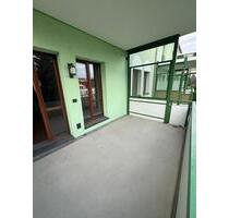 Frisch sanierte 3-Raum-Wohnung mit großem Balkon und Einbauküche - Fraureuth