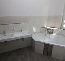 Wer´s GROß mag***Neu sanierte Etagenwohnung mit Wanne, Dusche u. 2 Balkonen!!! - Freiberg