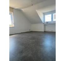 2.5 Zimmer helle Dachgeschoss Wohnung - Duisburg Hochheide