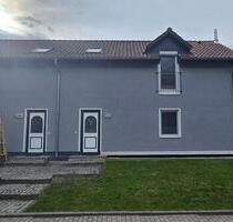 3 Zimmer Doppelhaushälfte mit Kaminofen, zwei Bädern und Terrasse - Jacobsdorf