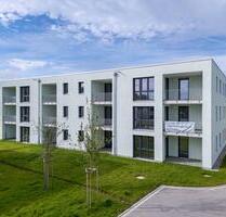 Neubau (Erstbezug!) BARRIEREFREI und seniorengerechte moderne 2-Zimmer-Wohnung in Roth mit Loggia, zentral aber im Grünen