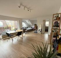 Helle, möblierte Whg, neue EBK + großer Balkon, super Anbindung - Sulzbach (Taunus)