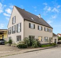 Sanierte 2,5-Zimmer-Wohnung mit gemütlichem Holzkachelofen und Garage in Nordendorf