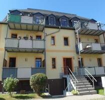 Ab November 2025: 2-Zimmer Wohnung im Erdgeschoss mit Balkon, Laminatboden & Bad mit Dusche - Freital
