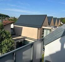 Traumhafte 2 Zimmer Dachgeschosswohnung direkt im Zentrum - Parsberg
