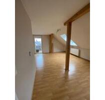 Großzügige 3-Zimmer Dachgeschosswohnung in Amberg mit Garage