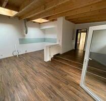 Schöne große Wohnung mit Halle - 1.600,00 EUR Kaltmiete, ca.  400,00 m² in Mönchengladbach (PLZ: 41236) Süd