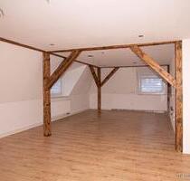 Großzügige Dachgeschoss-Wohnung zur Miete in Oberkotzau