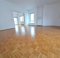 166 m² Wohnfläche: 4- Zimmer- Wohnung mit Terrasse in der Klever Oberstadt