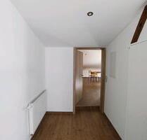 Einzimmerwohnung mit Garderobe befristet zu vermieten - Theres