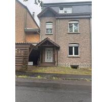 Haus in Hennef zu vermieten - 1.200,00 EUR Kaltmiete, ca.  150,00 m² in Hennef (Sieg) (PLZ: 53773)