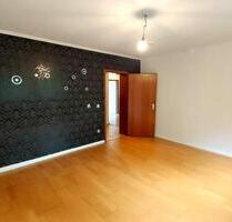 Frisch renovierte 5-Zimmer-Wohnung mit 140 m² in Duisburg