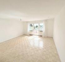 Attraktive 2,5-Zimmer-Wohnung mit Balkon und Tiefgarage Top Lage - Hof Christiansreuth