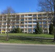 2-Zimmer-Wohnung mit Einbauküche, Waschmaschine und Balkon! - Bad Elster