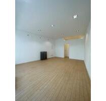 Lichtdurchflutete Gewerberäume in Alzeyer Stadtzentrum