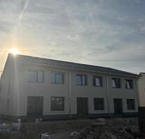 NEUBAU, Erstbezug Reihenhaus in Süd - Jacobsdorf