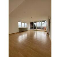 Dachgeschosswohnung 100qm Bitte alles lesen. - March