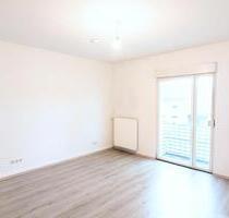 ~ Tolle Etagenwohnung mit Mini-Balkon FRISCH SANIERT ~ - Duisburg Großenbaum