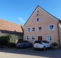 Historisches Altstadt-Haus mit Nebengebäuden in Wemding