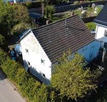 Zweifamilienhaus mit großem Grundstück (ca. 700 m²) - Etzbach