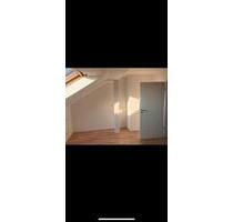 Charmante Dachgeschosswohnung - 1.000,00 EUR Kaltmiete, ca.  55,00 m² in Köln (PLZ: 51147) Porz