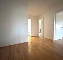 Gepflegte und gut geschnittene 3-Zimmer-Wohnung mit Dachterrasse - Sankt Leon-Rot