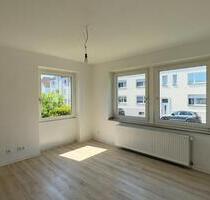 Erstbezug nach Sanierung: Attraktive 3-Raum-Hochparterre-Wohnung - Solingen Burg