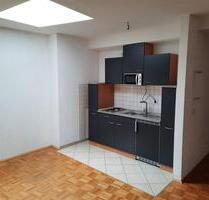 Tolle 2-Raumwohnung mit Echtholzparkett und neuer Einbauküche in der Innenstadt von Halle - Halle (Saale)