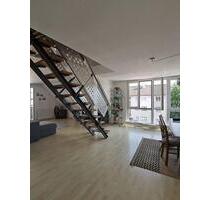 SONNIGE 2,5 ZI DACHGESCHOSS MAISONETTE WOHNUNG MIT EBK - Ludwigsburg