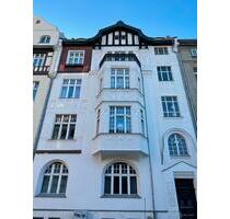 Altbau mit Potenzial: Großzügige 5-Zimmer-Wohnung mit Balkon im Herzen von Cottbus