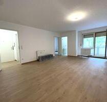 Zentrale 2-Zimmer-Wohnung mit Balkon, Einbauküche und Stellplatz - ab sofort - Weil der Stadt