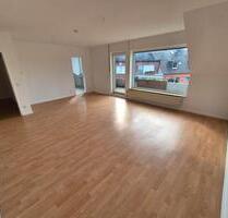 Frisch renovierte 85 qm 3-Zimmer Wohnung mit Stellplatz Balkon - Mönchengladbach Nord