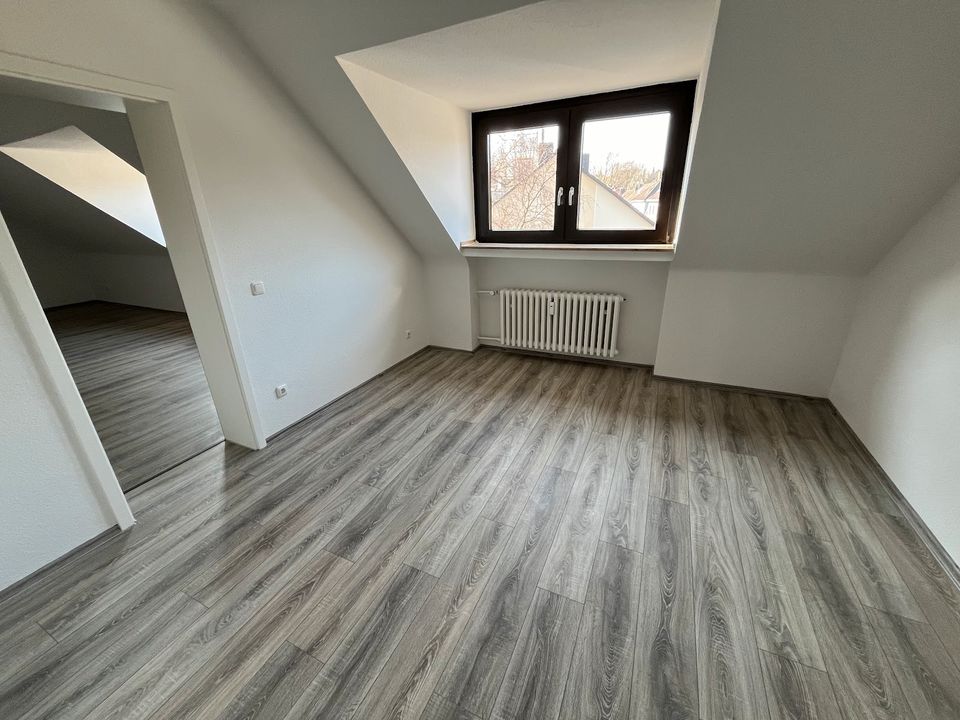 **TOP**renovierte 4 Zimmer Wohnung mit Balkon! - Essen Stadtbezirk IV