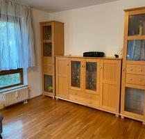 3 Zimmer EG Wohnung, teilmöbliert, direkt neben Outlet Metzingen