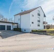 Top-sanierte Dachgeschosswohnung mit Garage und EBK in idyllischer Lage - Pentling