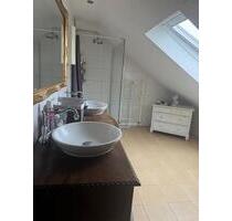 Schicke Dachgeschosswohnung in Moers-Asberg zu vermieten