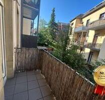 Renovierte Wohnung mit Balkon und neuer Einbauküche in praktischer Lage - Dresden Cotta