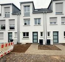 Energiesparwunder trifft Familienidylle – Reihenhaus (A+) in Steinenbronn