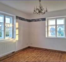 Modernisierte und restaurierte 3-Zimmer-Altbauwohnung mit Balkon in Kienberg