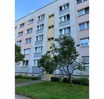 3-Raum-Wohnung mit Balkon - 355,00 EUR Kaltmiete, ca.  60,95 m² in Halle (Saale) (PLZ: 06128) Gesundbrunnen