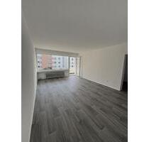 2 Zi + Schwimmbad & Sauna - 10m Süd Balkon & Einbauküche - Dortmund Bövinghausen