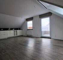 Moderne und helle 3-Zimmer-Dachgeschosswohnung mit großem Balkon - Roggenburg