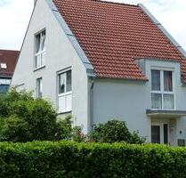 Ruhiges Einfamilienhaus in top Lage mit großem Garten und Garagen - Gerbrunn