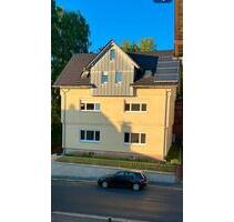 Attraktive 5 Zi DG Wohnung - Gartenan.,EBK,Teilmöbliert,Garage - Neustadt bei Coburg