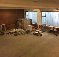 Renovierte Lagerfläche in guter Lage mit Sektionaltor und Büro - Neumünster Brachenfeld/Ruthenberg