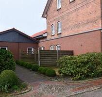 Renovierte 4-Zimmer- Erdgeschoss-Wohnung m. Gartenanteil - Gnarrenburg