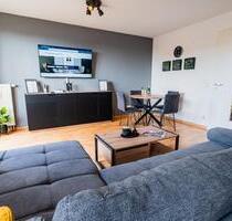Gemütliche Dachgeschosswohnung mit Balkon & Tiefgarage & Klimaanlage (optional mit Möbel) - Magdeburg Ottersleben