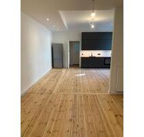 4-Zimmer mit Balkon & Dielenboden, allein auf einer Etage - Berlin Rummelsburg