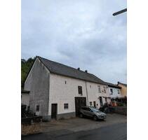 Einfamilienhaus mit Scheune und großen Grundstück - Bausendorf