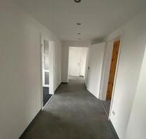 Helle Drei-Zimmerwohnung mit Balkon in zentraler Lage von Privat - Hilden